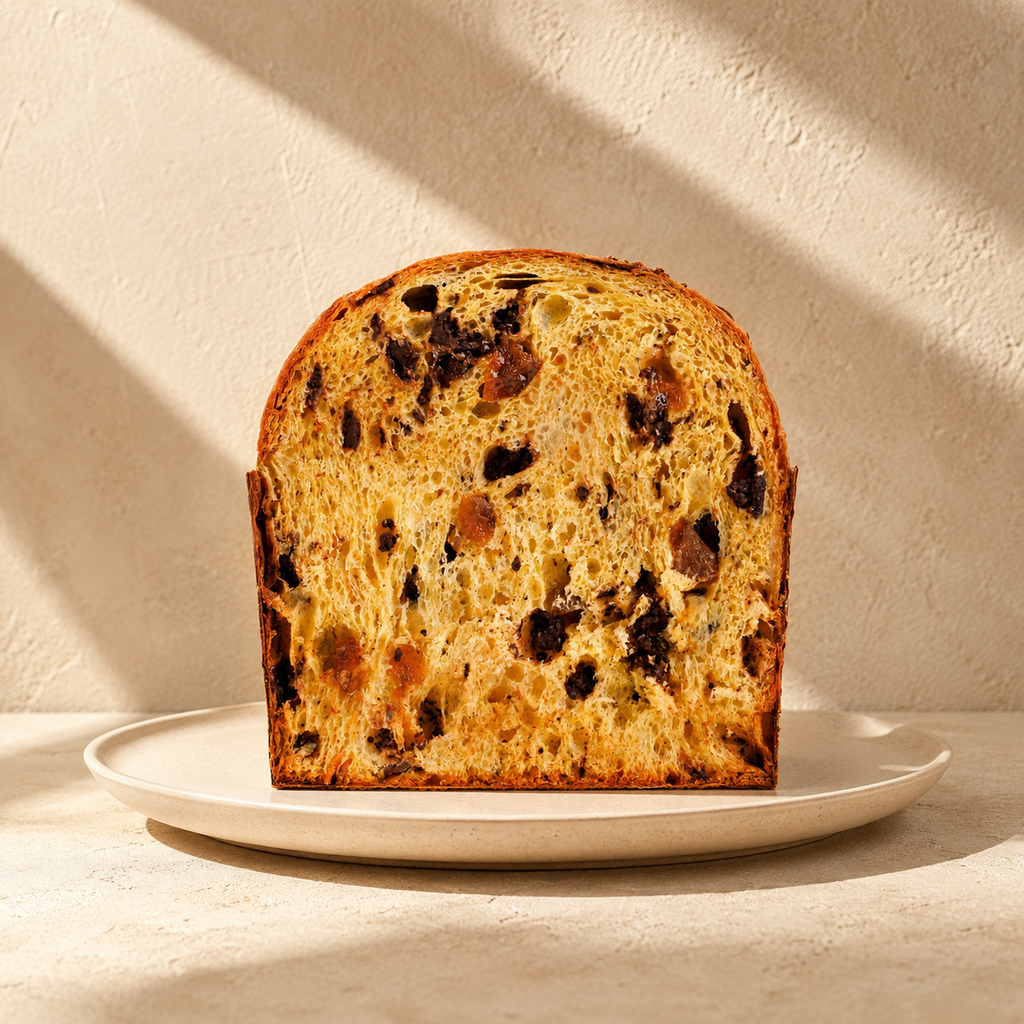Panettone al cioccolato fondente e albicocche